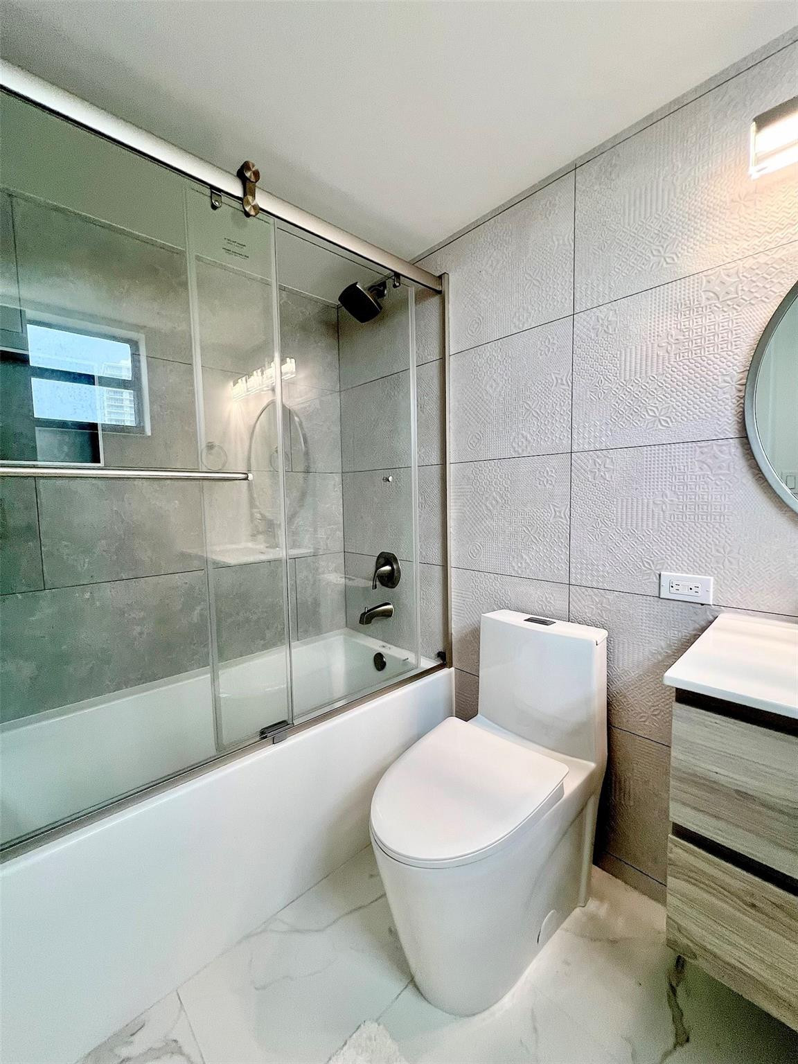 16919 North Bay Road, Unit 911 Sunny Isles Beach, FL 33160 - Photo 16 of 31 Photo 16