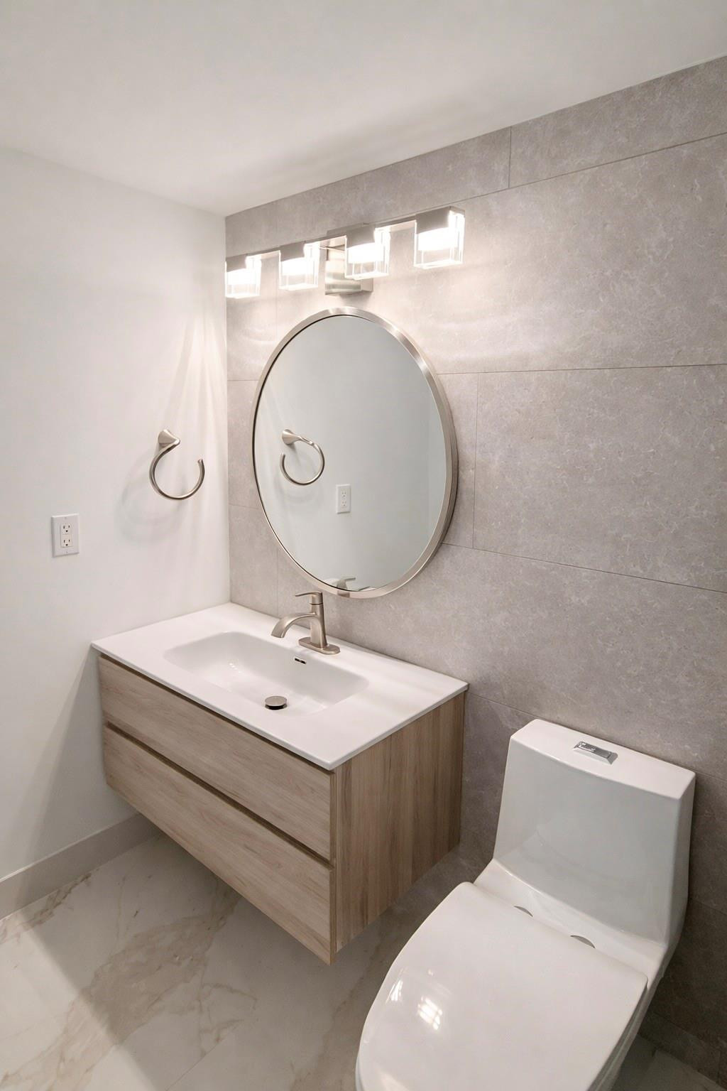 16919 North Bay Road, Unit 911 Sunny Isles Beach, FL 33160 - Photo 19 of 31 Photo 19