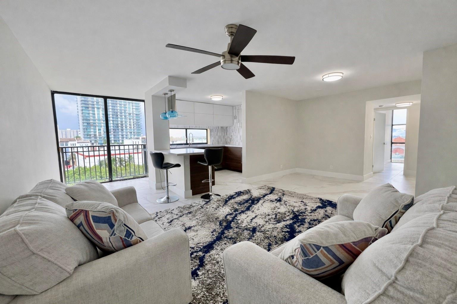 16919 North Bay Road, Unit 911 Sunny Isles Beach, FL 33160 - Photo 2 of 31 Photo 2