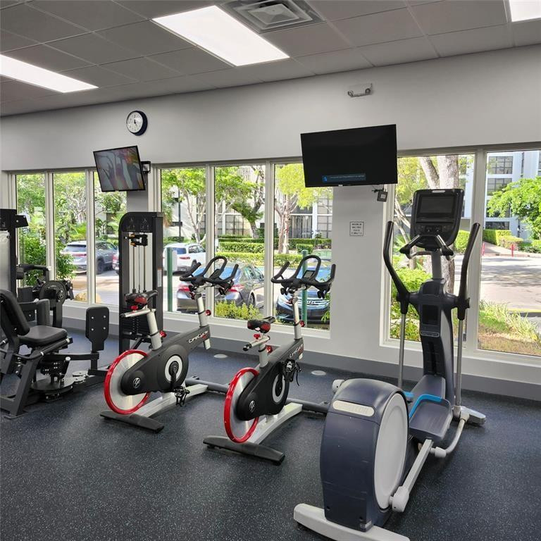 16919 North Bay Road, Unit 911 Sunny Isles Beach, FL 33160 - Photo 24 of 31 Photo 24
