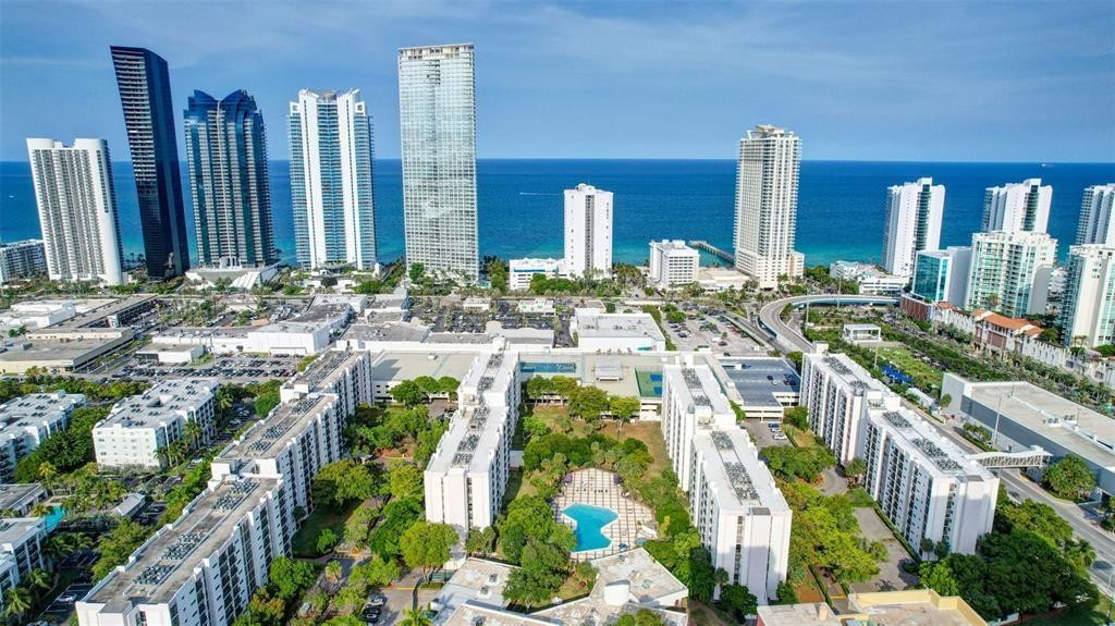 16919 North Bay Road, Unit 911 Sunny Isles Beach, FL 33160 - Photo 30 of 31 Photo 30