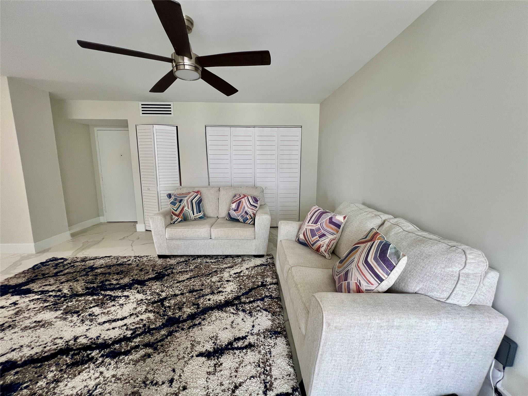 16919 North Bay Road, Unit 911 Sunny Isles Beach, FL 33160 - Photo 3 of 31 Photo 3