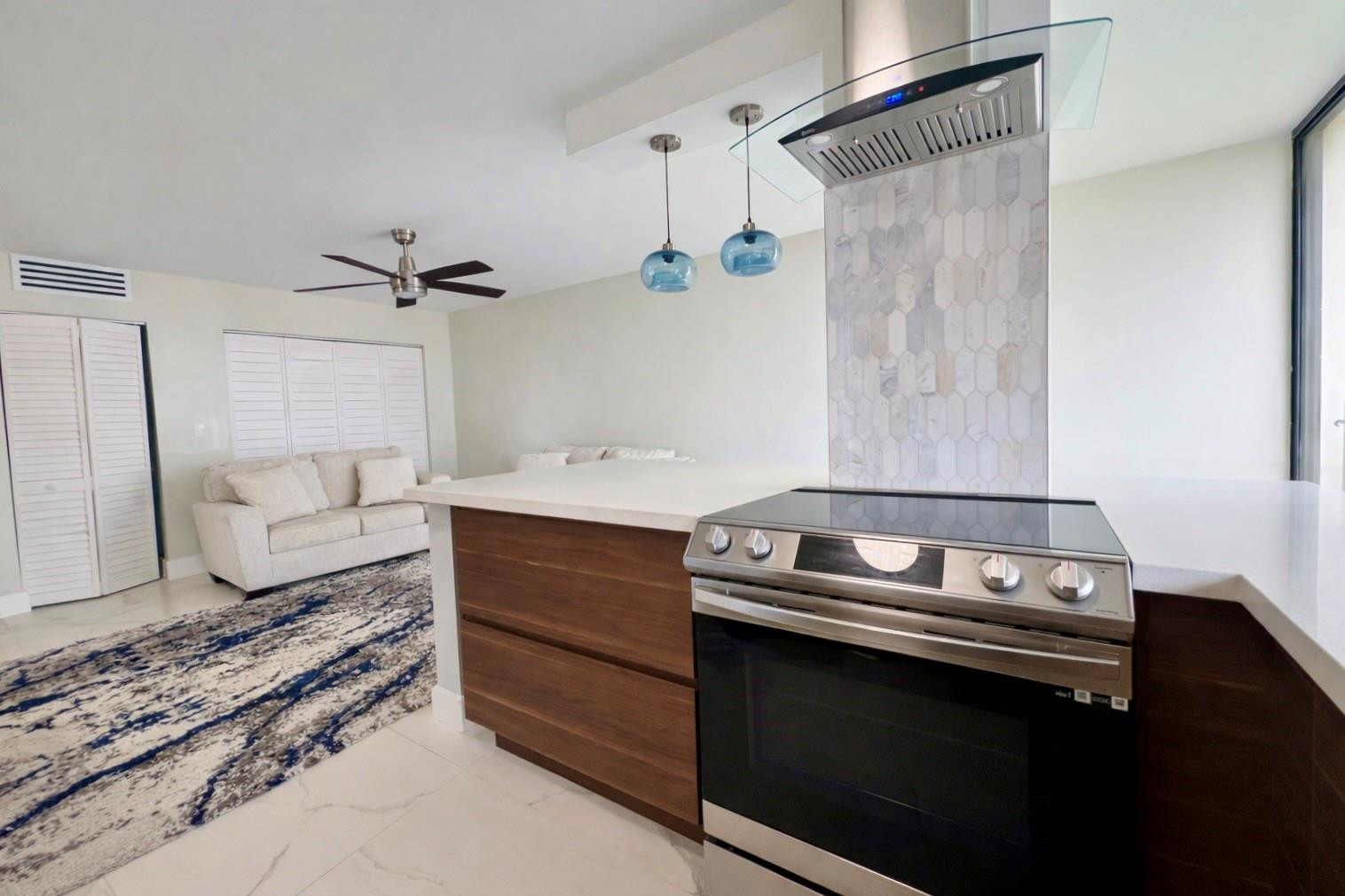 16919 North Bay Road, Unit 911 Sunny Isles Beach, FL 33160 - Photo 5 of 31 Photo 5