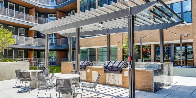 $3,301 | 3900 Commerce Street, Unit 526, Dallas, TX 75226