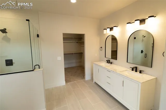 a view of an empty walk in closet