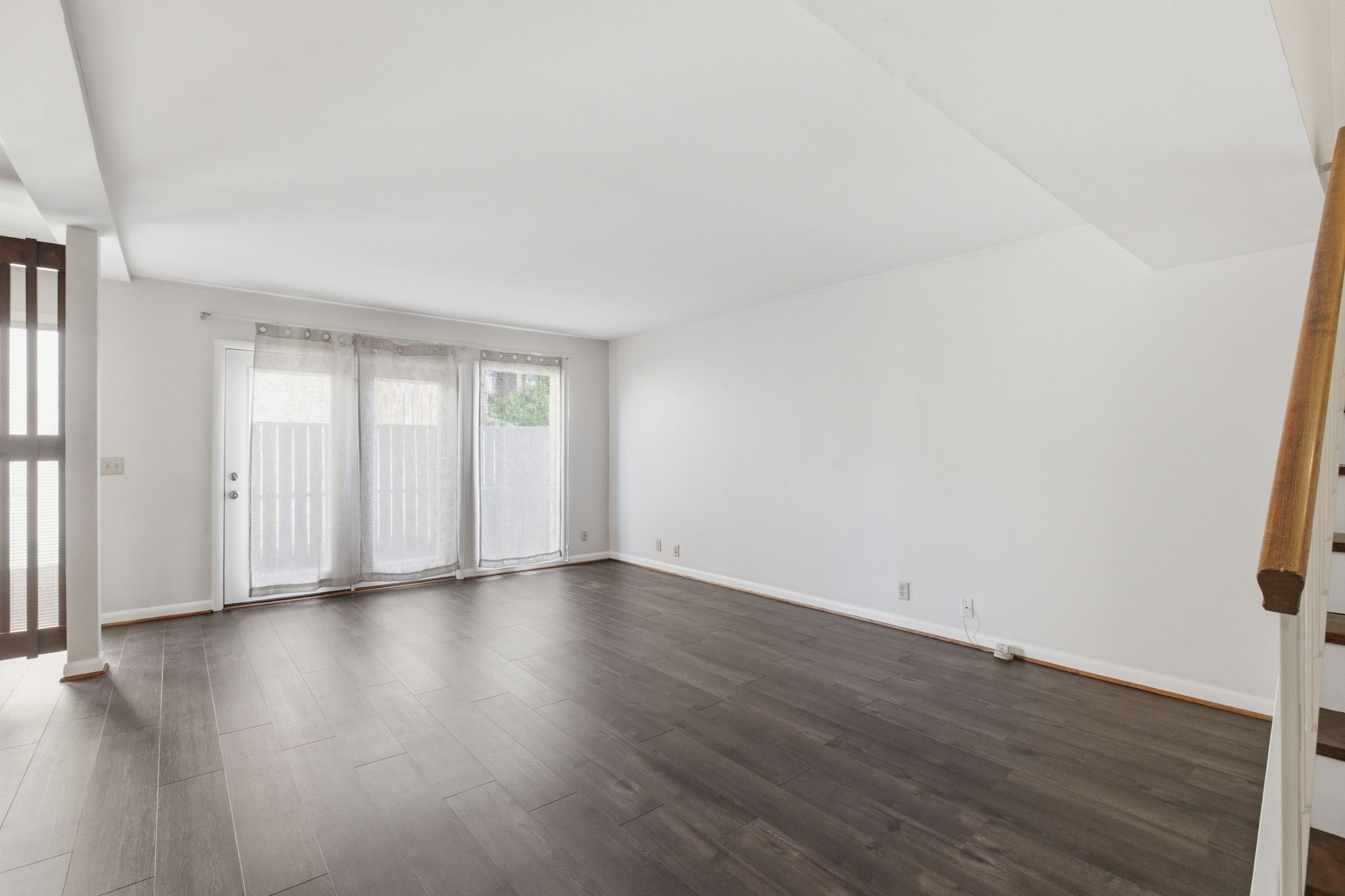 2116 Hobbs Road, Unit G6 Nashville, TN 37215 - Photo 8 of 30 an empty room with wooden floor and windows
