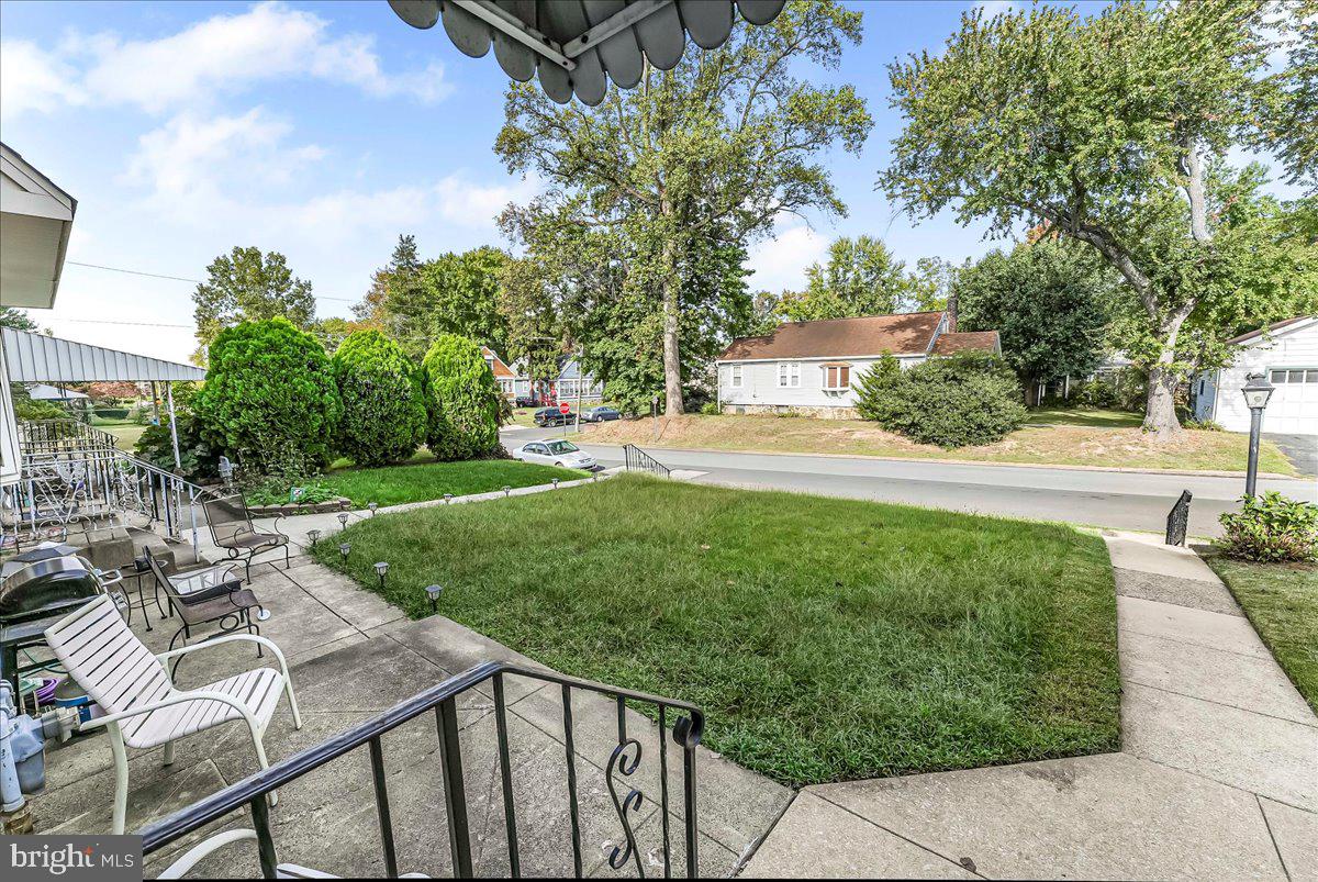 324 West Rively Avenue Glenolden, PA 19036 - Photo 4 of 27 a view of backyard with outdoor seating and green space