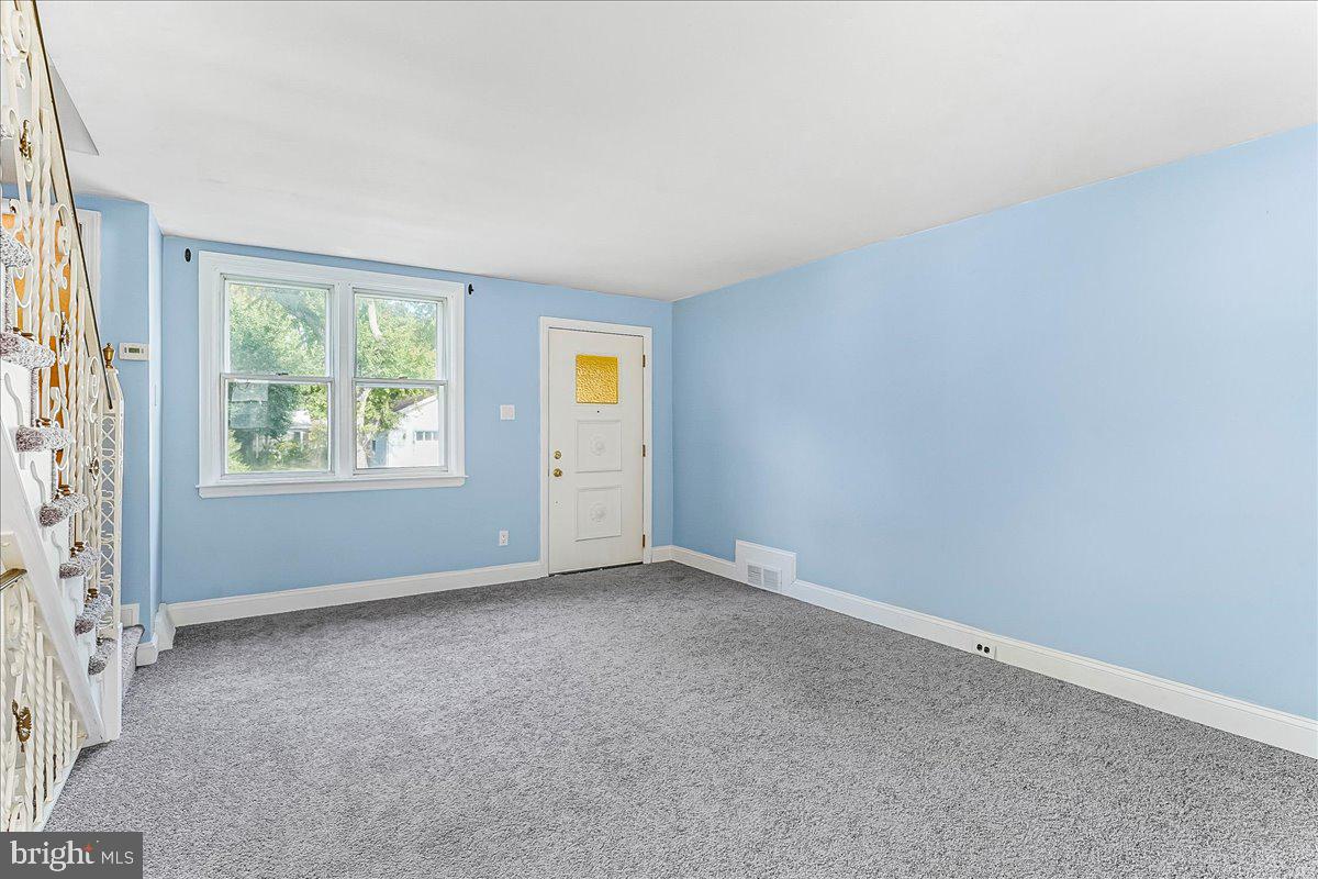 324 West Rively Avenue Glenolden, PA 19036 - Photo 7 of 27 an empty room with windows