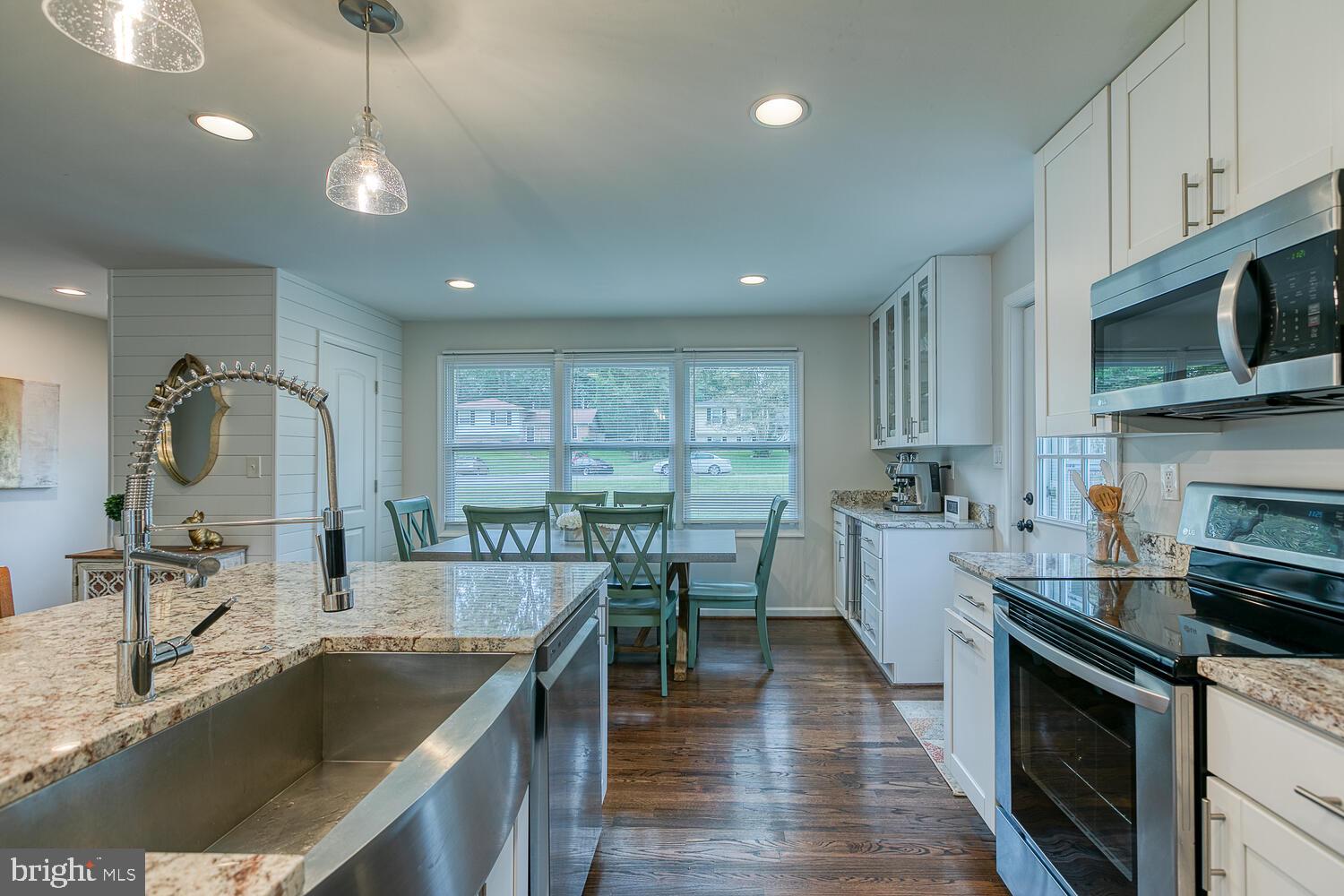6415 Charnwood Street Springfield, VA 22152 - Photo 15 of 47 Stainless steel appliances