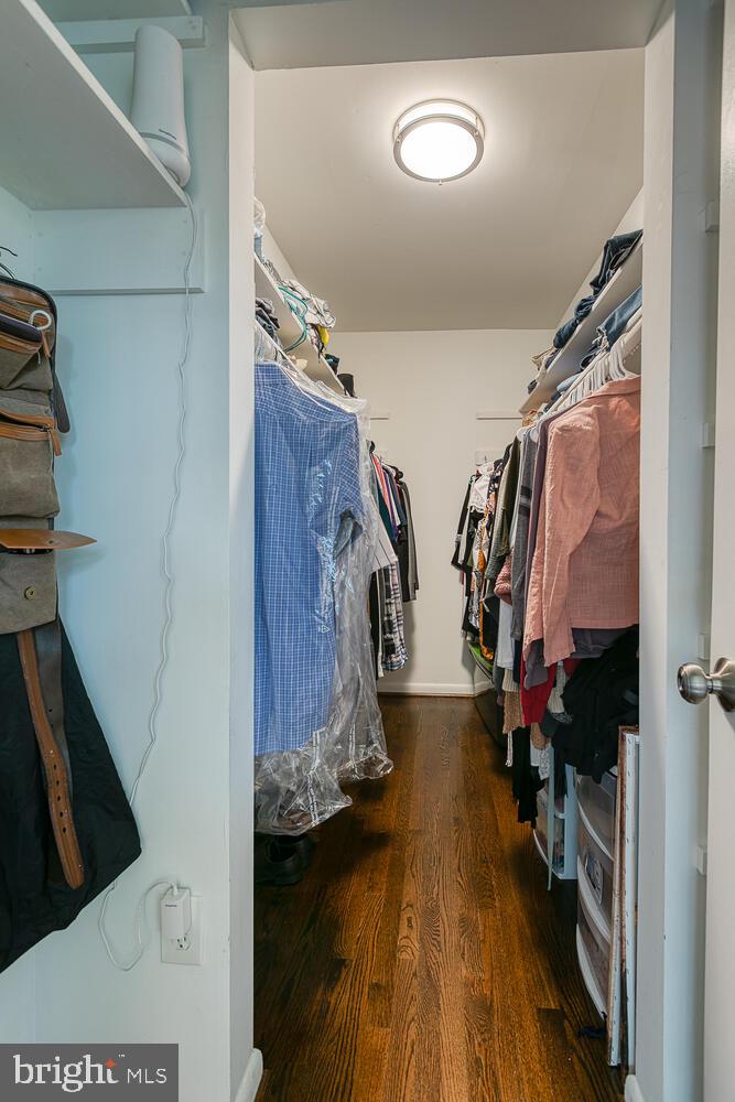 6415 Charnwood Street Springfield, VA 22152 - Photo 29 of 47 Huge walk-in closet