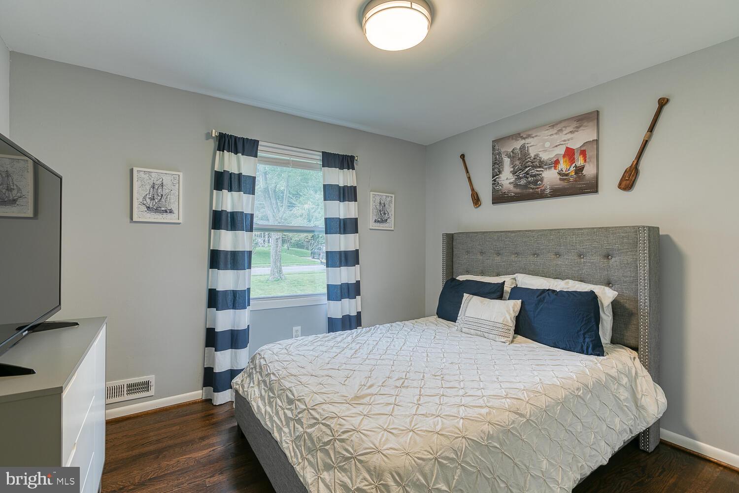 6415 Charnwood Street Springfield, VA 22152 - Photo 30 of 47 Second bedroom