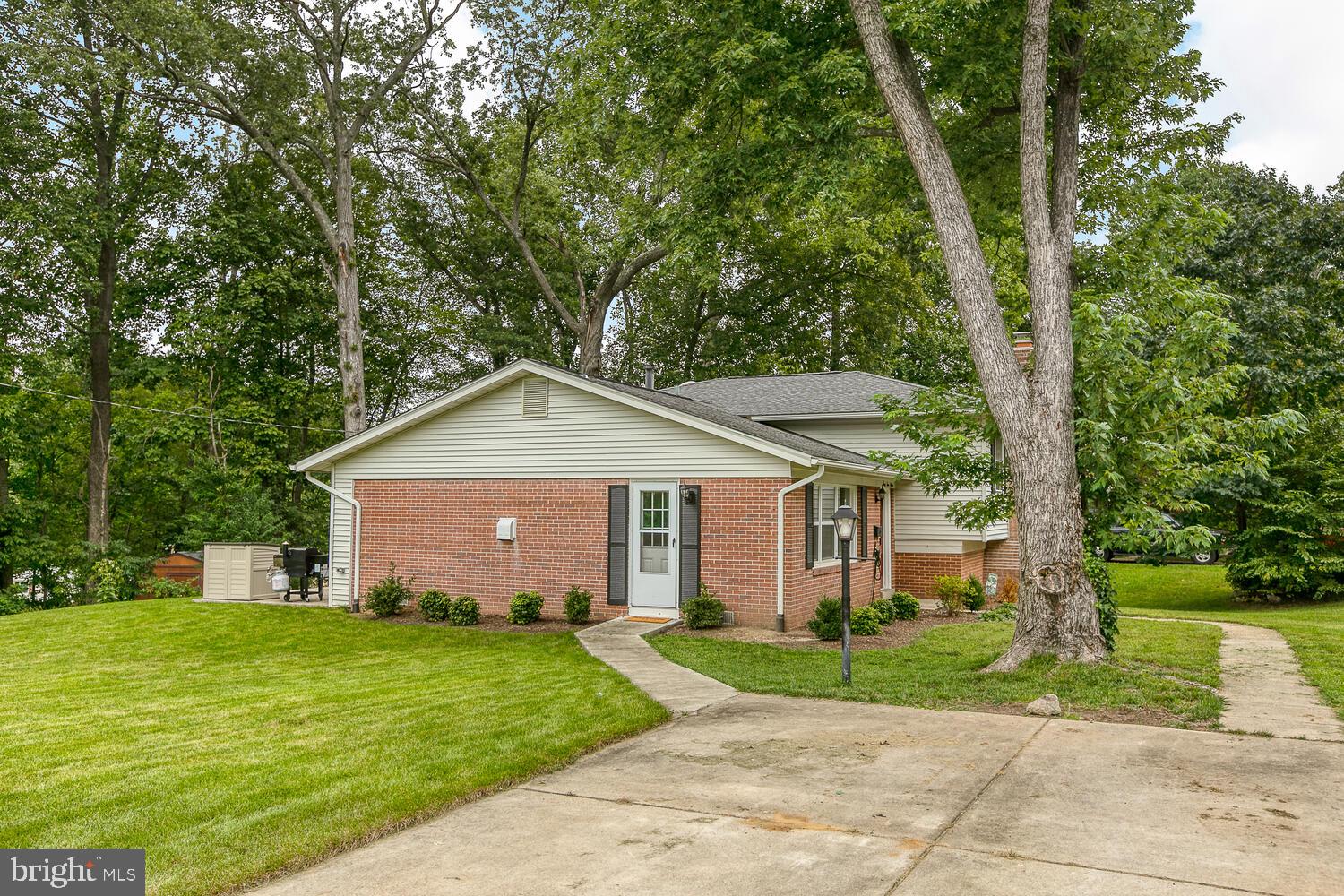6415 Charnwood Street Springfield, VA 22152 - Photo 46 of 47 Mature landscaping