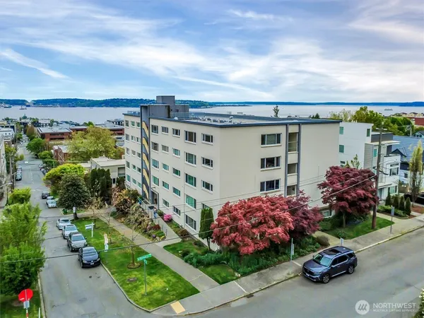 $318,990 | 919 2nd Avenue West, Unit 505, Seattle, WA 98119