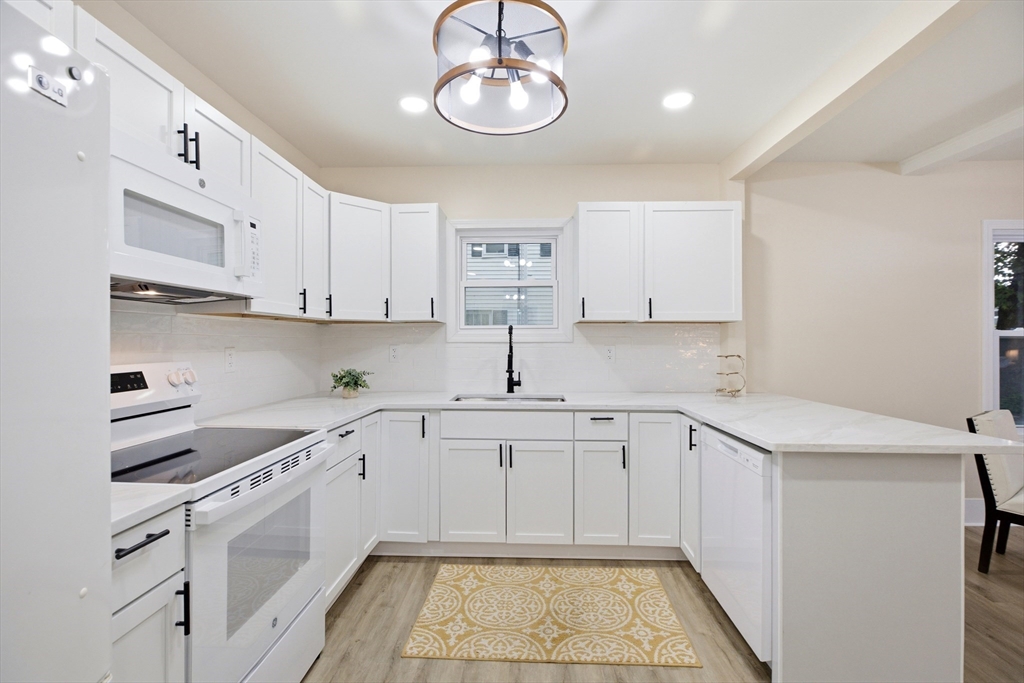 32 Sargon Street Springfield, MA 01104 - Photo 7 of 34