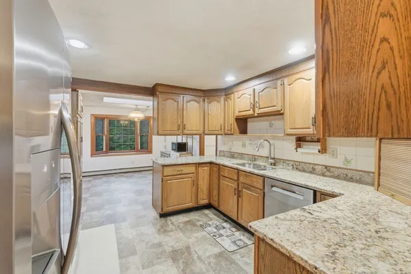 $984,999 | 210 Winn Street, Burlington, MA 01803