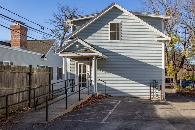 $3,000 | 144 Lincoln Road, Unit 1, Lincoln, MA 01773