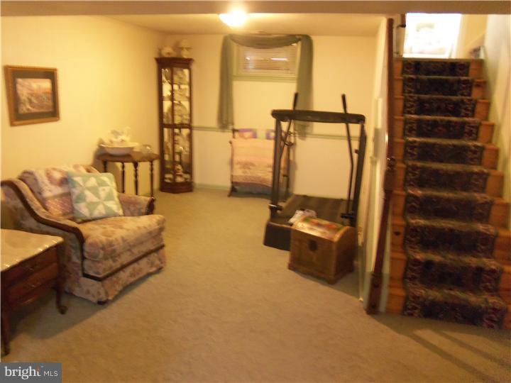 42 Luray Road New Castle, DE 19720 - Photo 14 of 25 Family Room