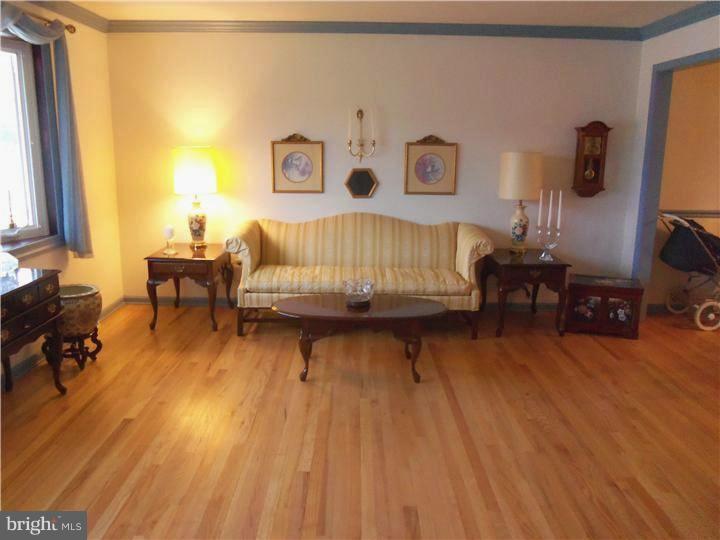 42 Luray Road New Castle, DE 19720 - Photo 3 of 25 Living Room