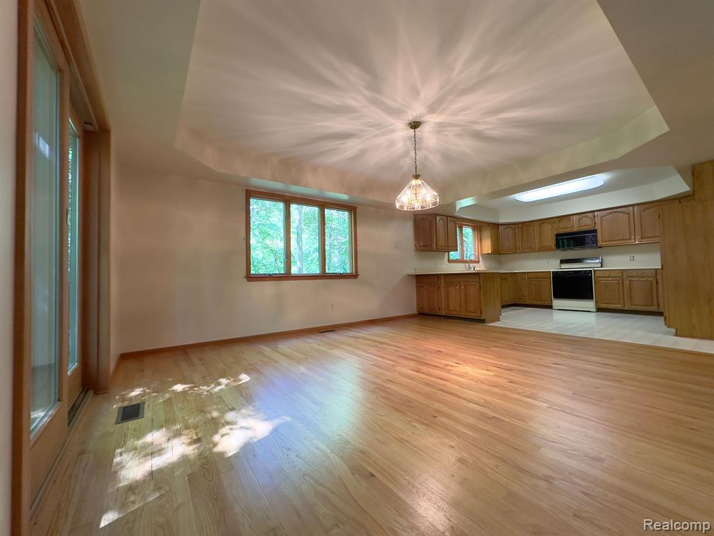 20450 Wahrman Road New Boston, MI 48164 - Photo 9 of 39 Gallery Image 9