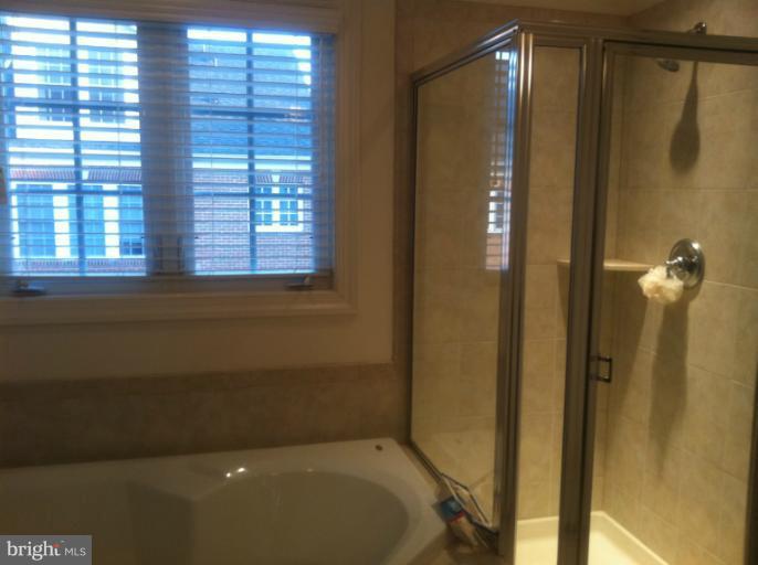 7988 Reserve Way Vienna, VA 22182 - Photo 2 of 30 Bath (Master)