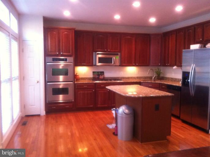 7988 Reserve Way Vienna, VA 22182 - Photo 12 of 30 Kitchen
