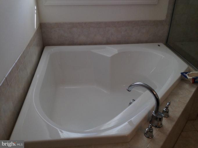 7988 Reserve Way Vienna, VA 22182 - Photo 29 of 30 Bath (Master) Soaking Tub