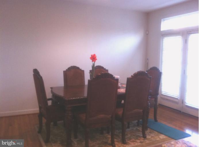 7988 Reserve Way Vienna, VA 22182 - Photo 6 of 30 Breakfast Room/ Family Room