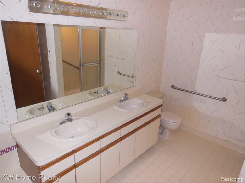 31110 Country Ridge Circle Farmington, MI 48331 - Photo 18 of 29 DSCN3048.JPG