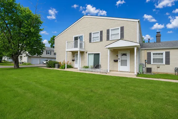 $230,000 | 320 Joan Court, Unit D, Bartlett, IL 60103
