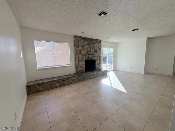 $2,400 | 1575 Cherokee Lane, Las Vegas, NV 89169