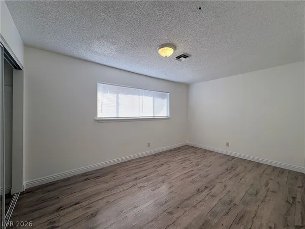 $2,400 | 1575 Cherokee Lane, Las Vegas, NV 89169