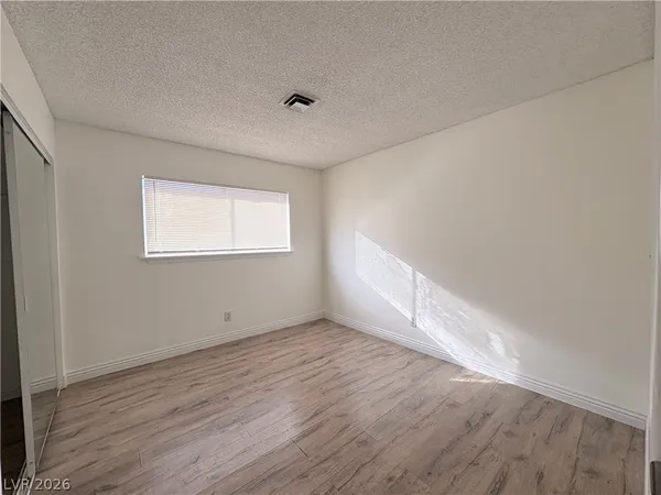 $2,400 | 1575 Cherokee Lane, Las Vegas, NV 89169