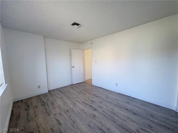$2,400 | 1575 Cherokee Lane, Las Vegas, NV 89169