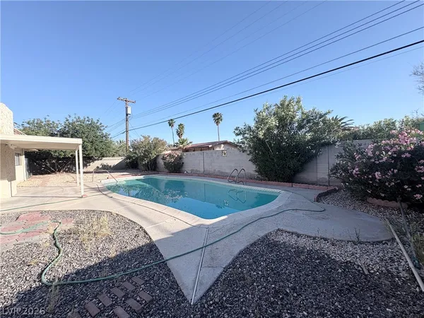 $2,400 | 1575 Cherokee Lane, Las Vegas, NV 89169