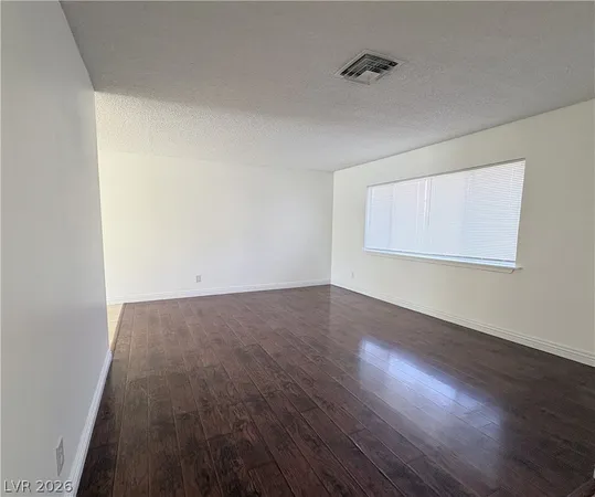 $2,400 | 1575 Cherokee Lane, Las Vegas, NV 89169