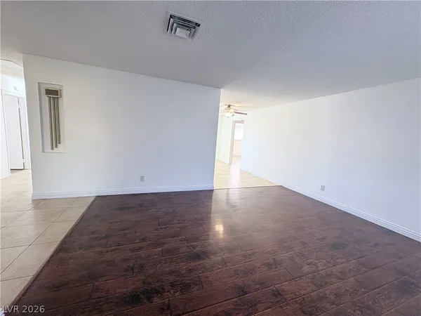 $2,400 | 1575 Cherokee Lane, Las Vegas, NV 89169