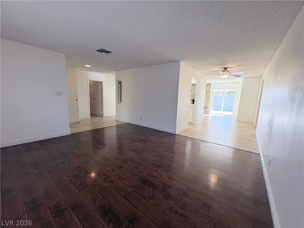 $2,400 | 1575 Cherokee Lane, Las Vegas, NV 89169