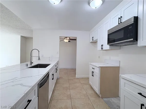 $2,400 | 1575 Cherokee Lane, Las Vegas, NV 89169
