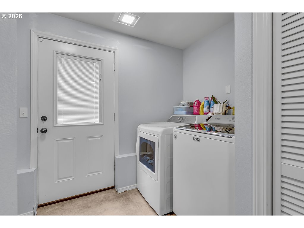 3893 Southwest 4th Street Gresham, OR 97030 - Photo 33 of 48 a utility room with dryer and washer