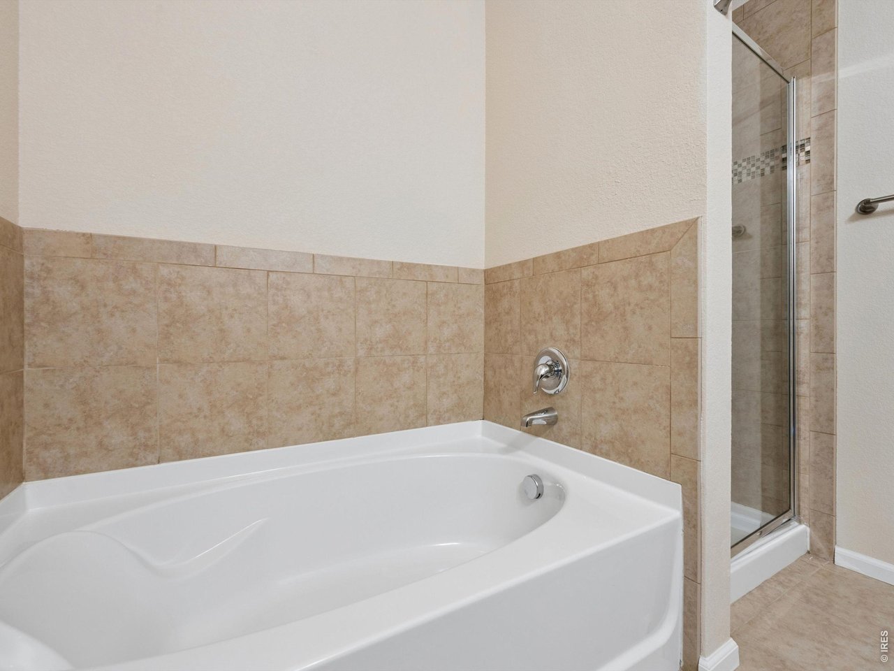 11202 Colony Circle Broomfield, CO 80021 - Photo 14 of 23 a bathroom with a bathtub