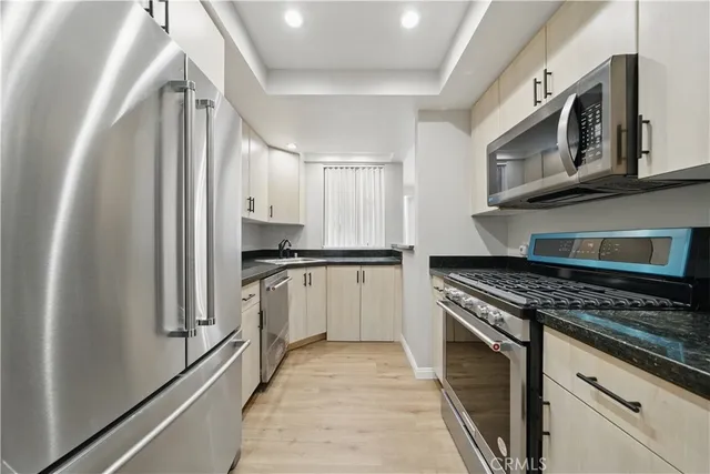 $399,900 | 7826 Topanga Canyon Boulevard, Unit 218, Canoga Park, CA 91304