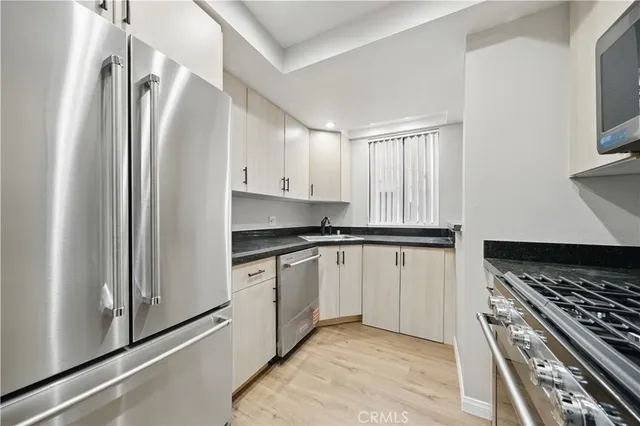 $399,900 | 7826 Topanga Canyon Boulevard, Unit 218, Canoga Park, CA 91304