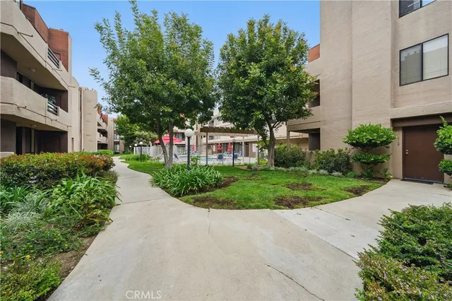$399,900 | 7826 Topanga Canyon Boulevard, Unit 218, Canoga Park, CA 91304