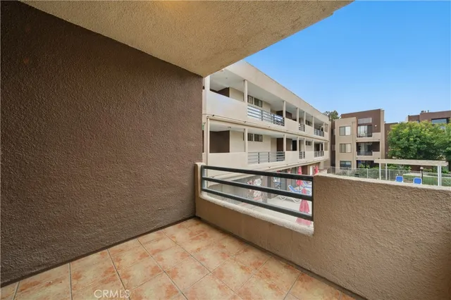$399,900 | 7826 Topanga Canyon Boulevard, Unit 218, Canoga Park, CA 91304