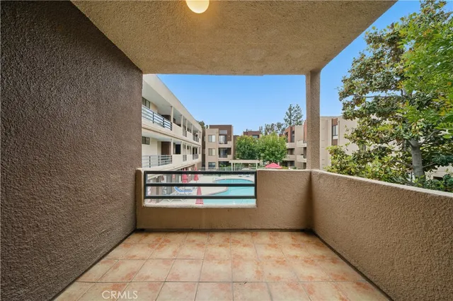 $399,900 | 7826 Topanga Canyon Boulevard, Unit 218, Canoga Park, CA 91304