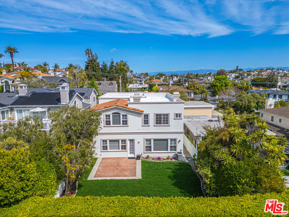 1756 Ruhland Avenue Manhattan Beach, CA 90266 - Photo 24 of 25 a aerial view of multiple houses