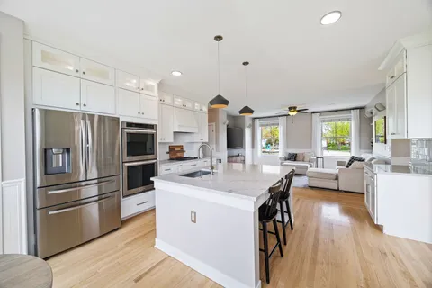$749,000 | 1443 Sunflower Court, Grayslake, IL 60030