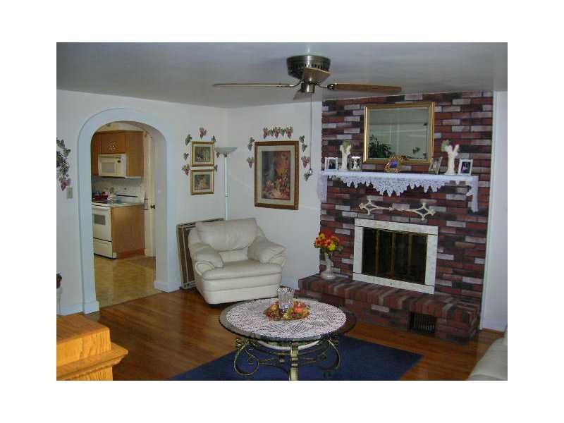 191 Penn Manor Road Irwin, PA 15642 - Photo 2 of 17 Living Room.