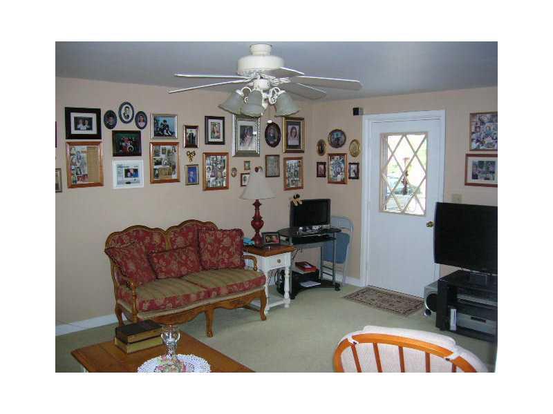 191 Penn Manor Road Irwin, PA 15642 - Photo 12 of 17 Family Room.