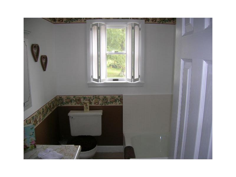 191 Penn Manor Road Irwin, PA 15642 - Photo 10 of 17 Full Bath.